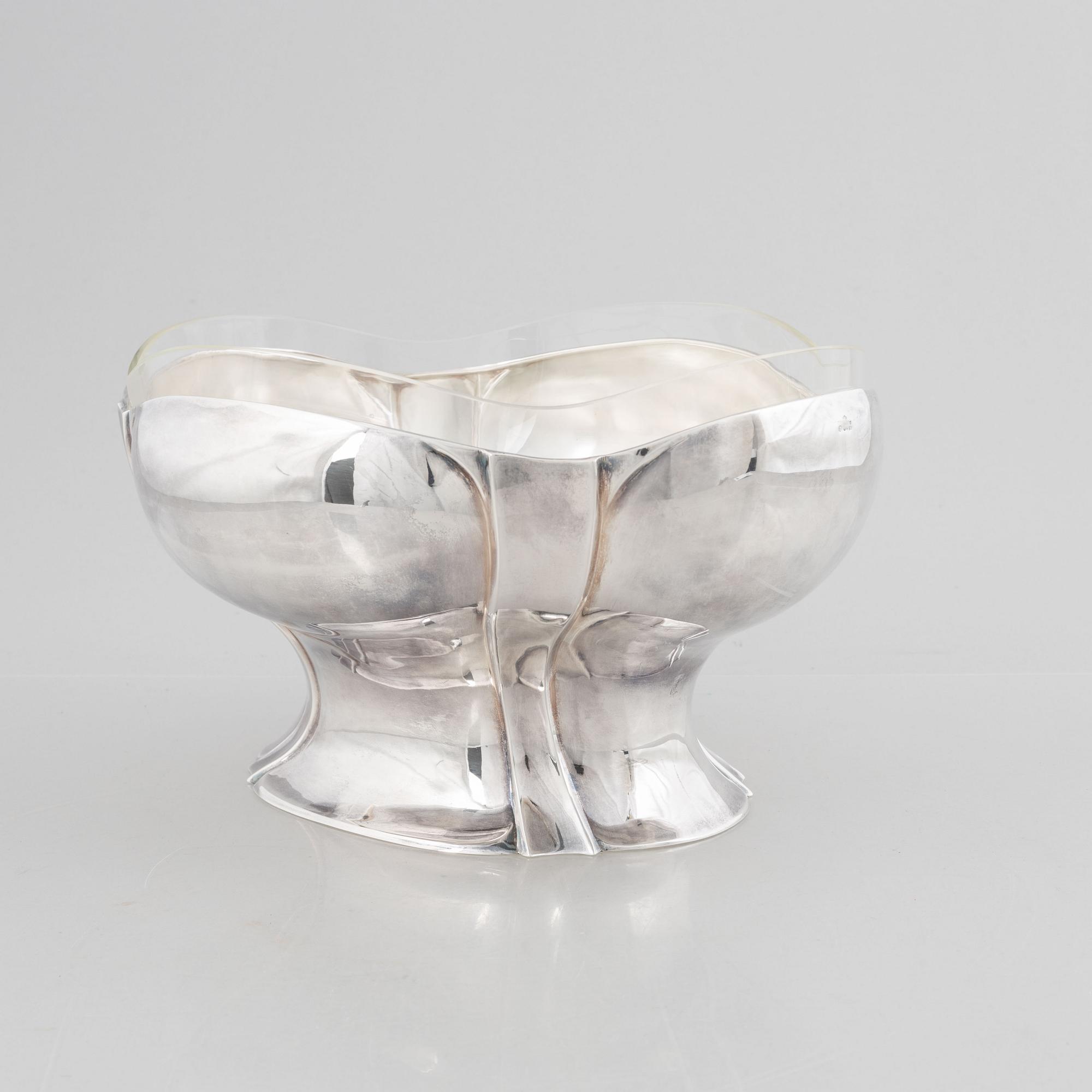 A Swedish Silver Art Nouveau Jardinière, mark of CG Hallberg, Stockholm 1916.