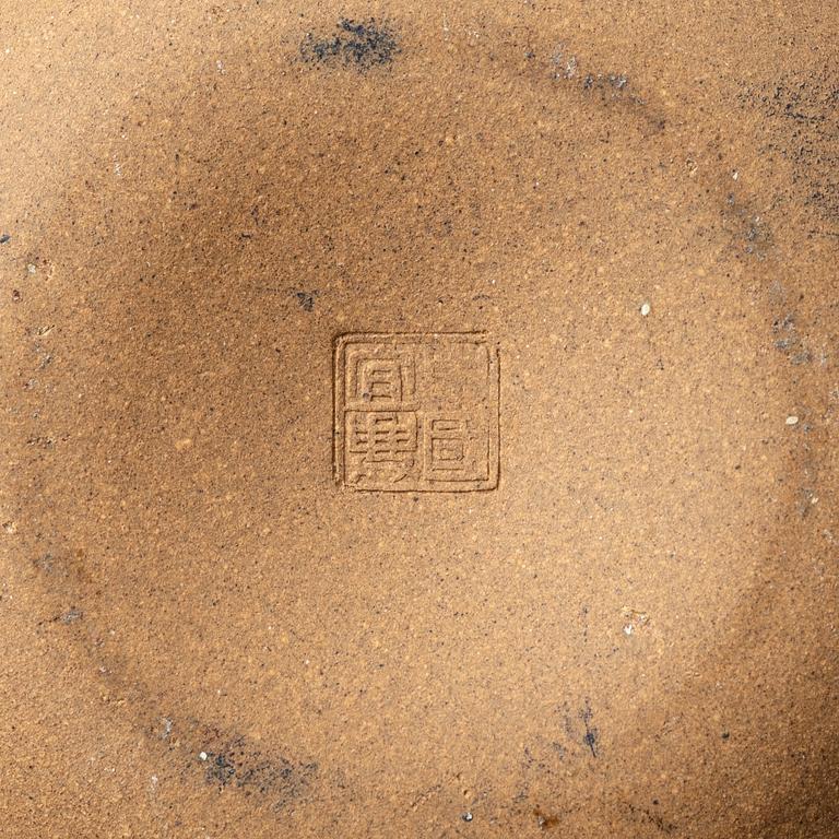 A teapot and a box with cover, yixing, China, 1970/80s-.