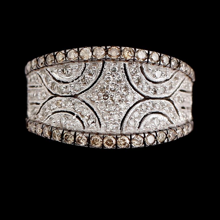 RING, 10 k guld, briljantslipade diamanter tot ca 0.73 ct.