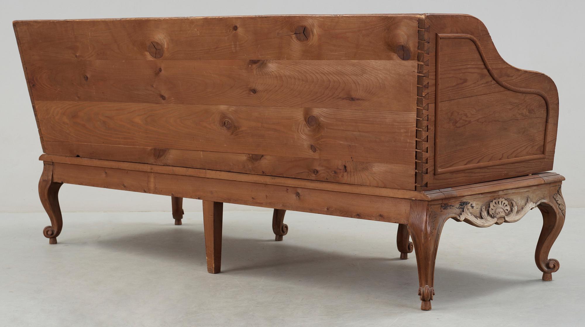 TRÅGSOFFA. Rokokostil. 1800/1900-tal.