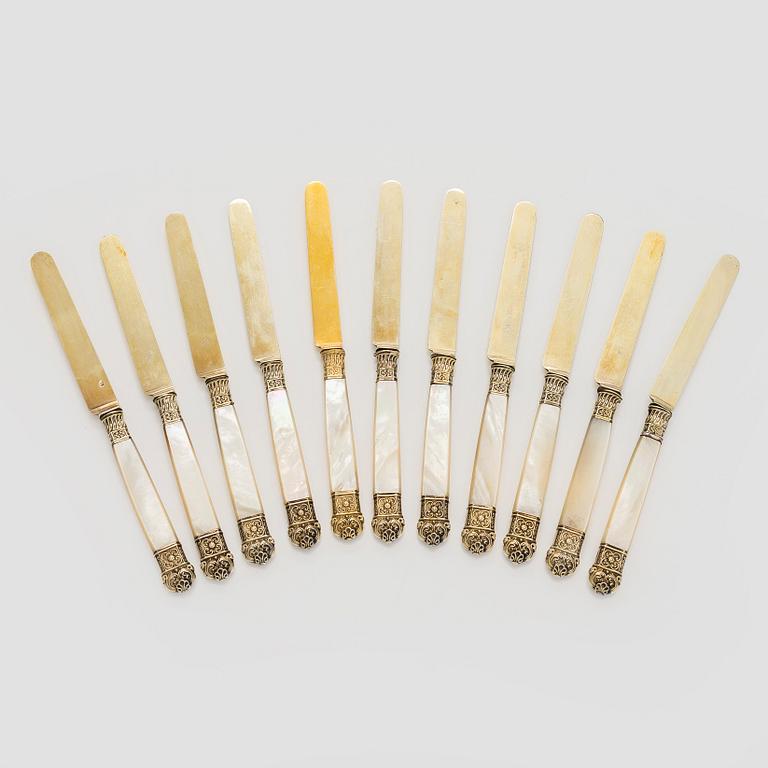 A set of eleven gilt silver dessert knives with mother-of-pearl stems, Paris 1819-1838.