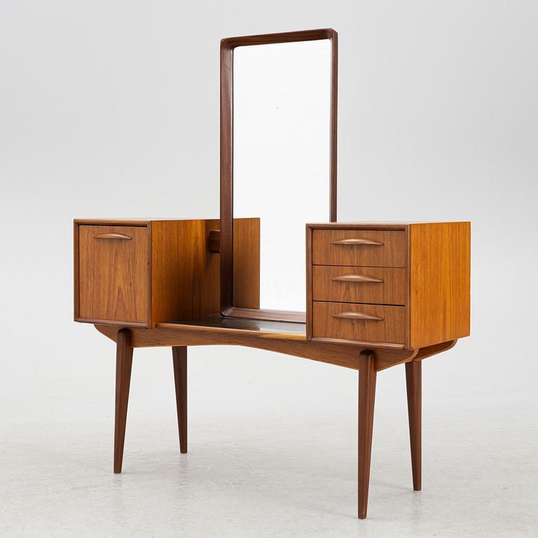 Svante Skogh, a model 315 dressing table from Aktiebolaget Slutarps Möbelindustri, Sweden, 1950's/60's.