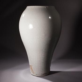 Toini Muona, A CERAMIC VASE.