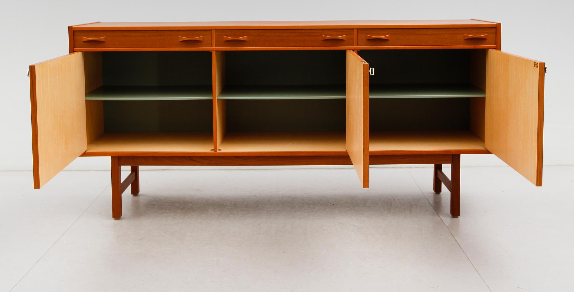 SIDEBOARD, Ulferts, Tibro, 1900-talets andra hälft.