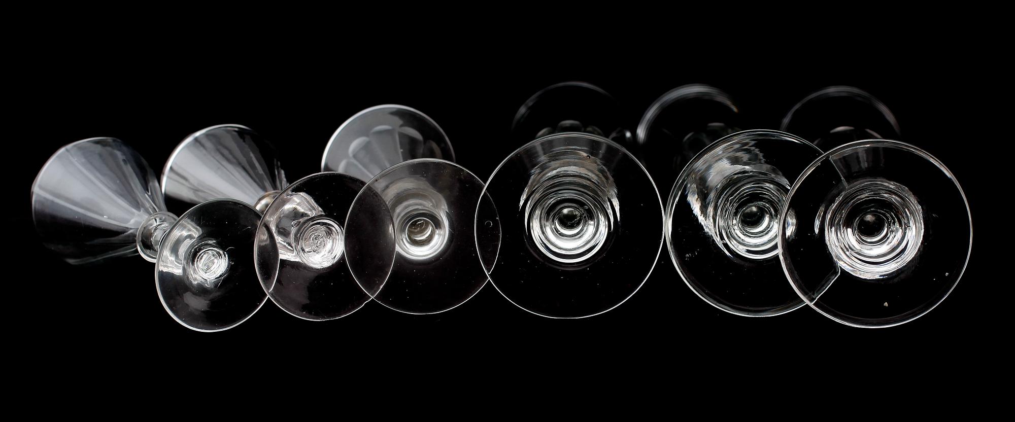 VINGLAS, 10 st samt CHAMPAGNESTRUTAR, 3 st, snarlika, 1800-tal.