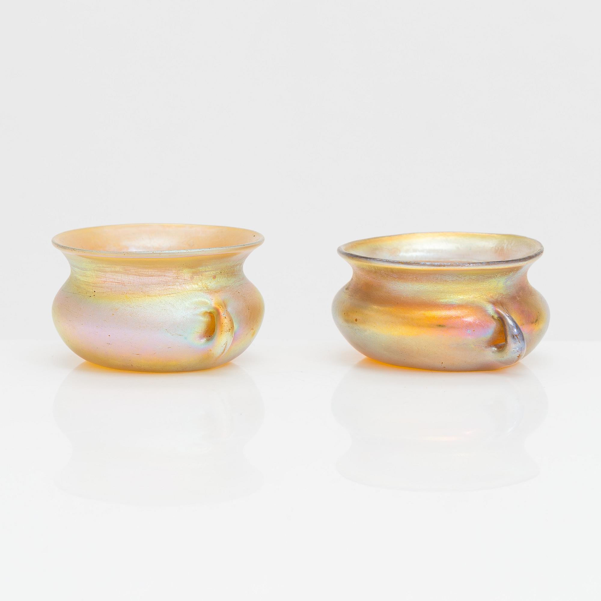 Louis Comfort Tiffany, saltkar, ett par, signerade LCT 9823, USA 1900-talets början.