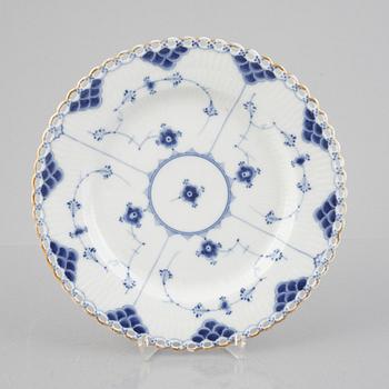 Fat på fot / kakfat, porslin, Royal Copenhagen, "Musselmalet helblond", 1800-tal.