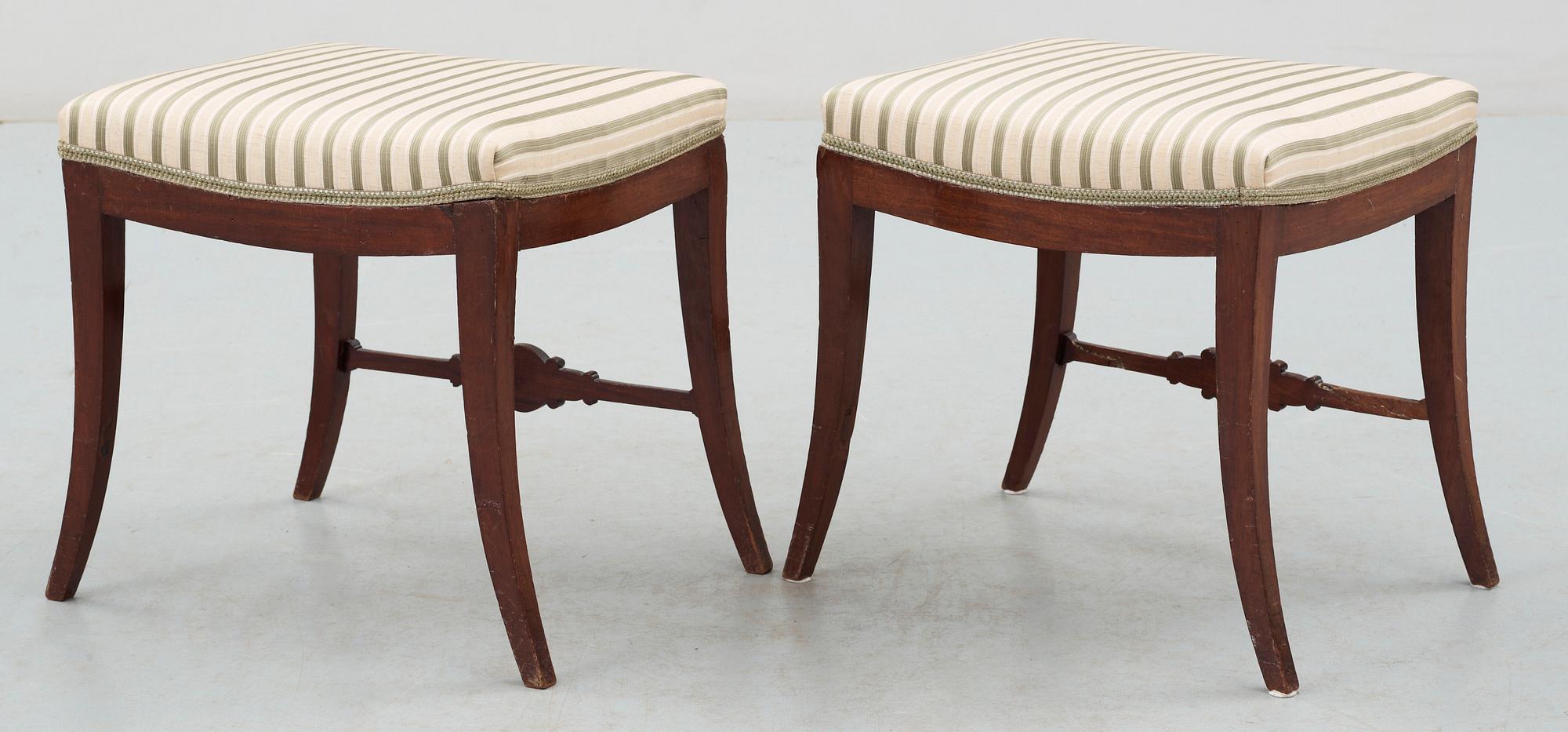 TABURETTER, ett par, empire, 1800-talets första hälft.