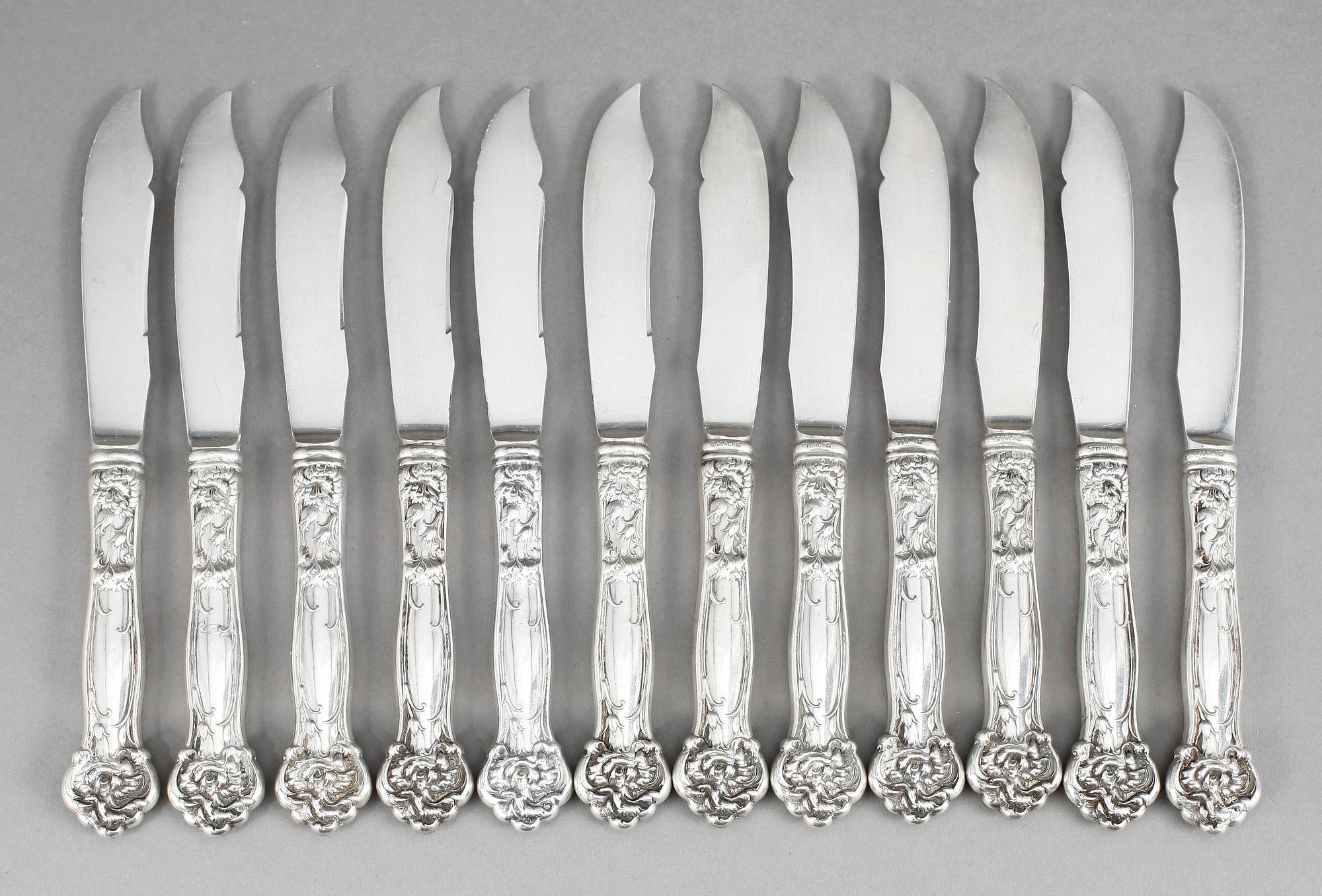 FRUKTKNIVAR med STÄLL, 13 delar, nysilver samt silver, 18/1900-tal.