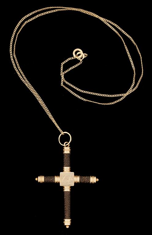 HÄNGE OCH HALSKEDJA, 18k guld, hårarbete, Sverige, möjligen 1826. Totalvikt ca4g.