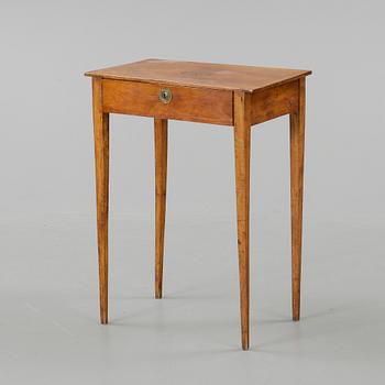 SKÅP MED VITRINÖVERDEL, 18/1900-tal.