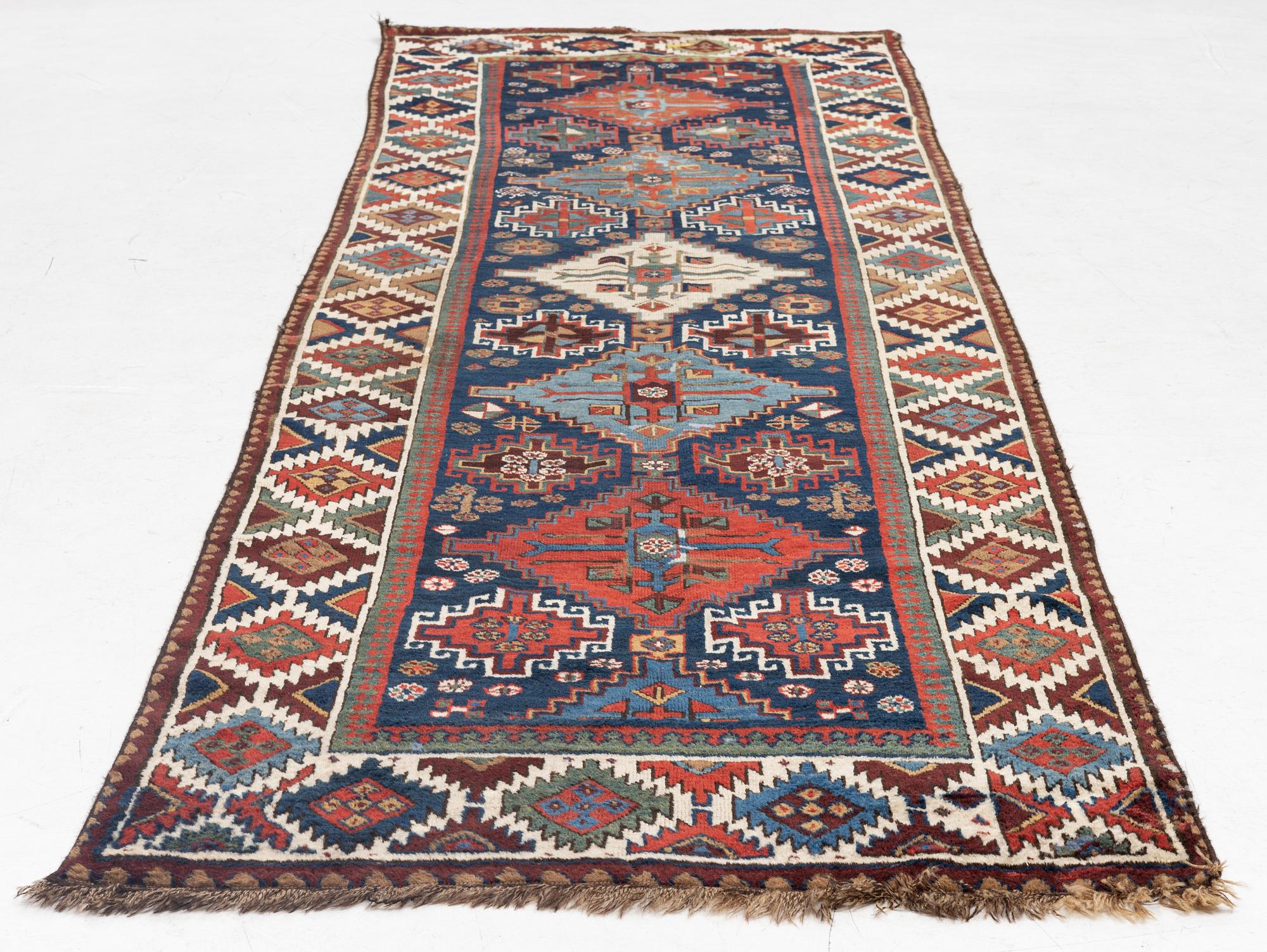 Gallerimatta, antik Kazak södra Kaukasus, ca 342 x 100 cm.