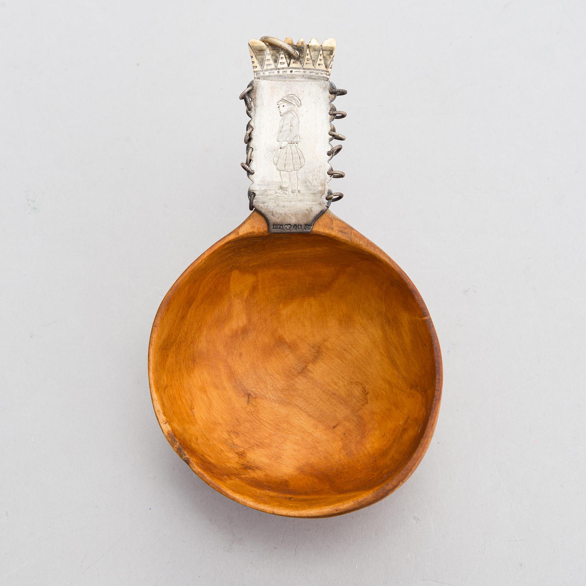 A masur birch and silver guksi /cup from Lapland marked OFE, Boden, Sweden, 1929. Sami handicraft / duodji.