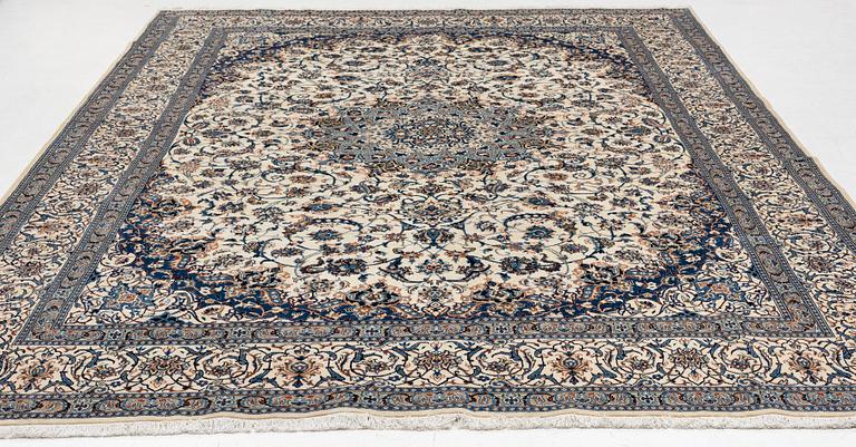 Rug, Nain, approx. 403 x 288 cm.