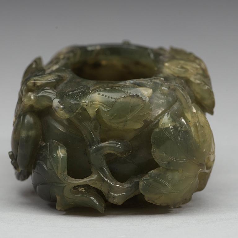 A green stone bruchwasher, Qing dynasty, circa 1900.