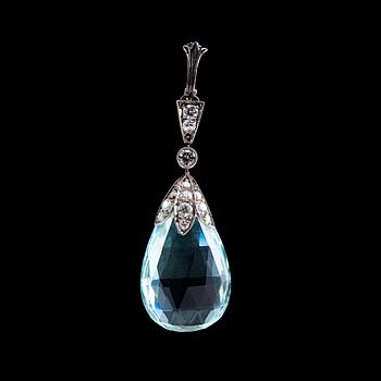 112. A PENDANT, aquamarine, 2,7 x 1,6 cm and 13 brilliant cut diamonds c. 0.7 ct.