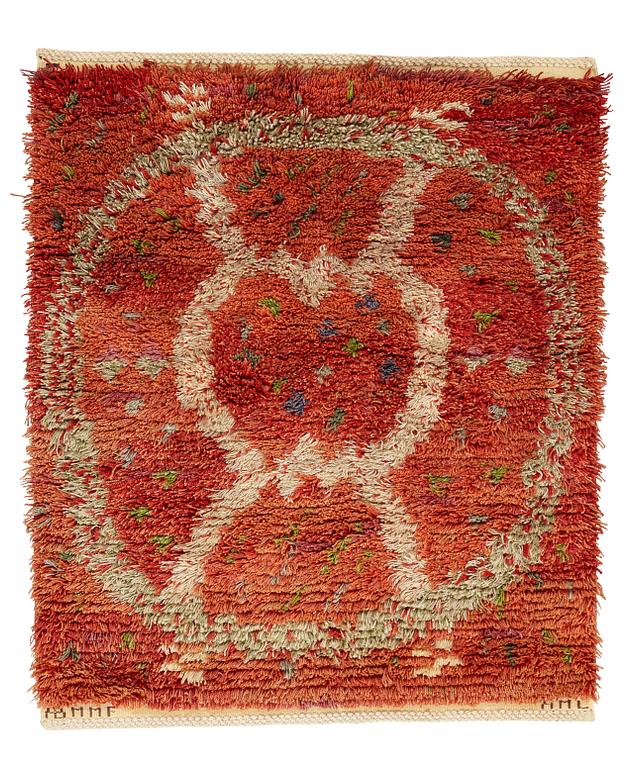 Ann-Mari Lindbom, gift Forsberg, matto, "Ann-Maris röda", knotted pile, ca 113-115 x 93-95 cm, signed AB MMF AML.