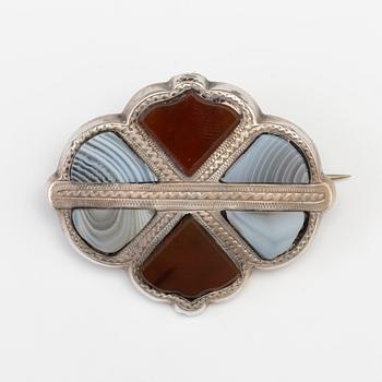 A BROOCH set with agate.