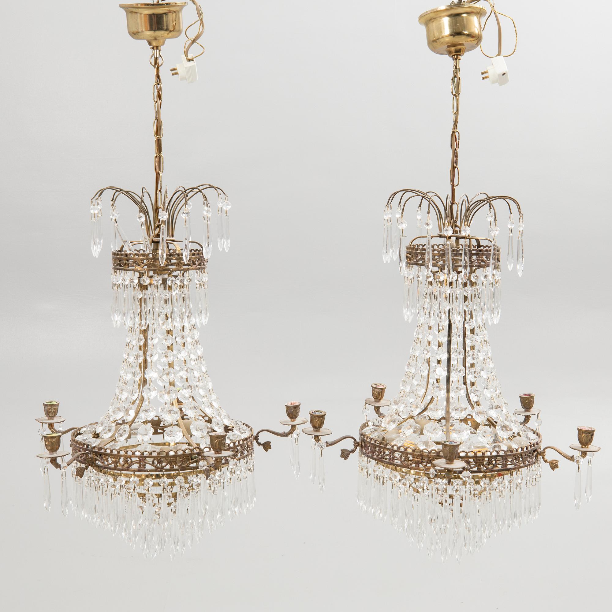 Chandeliers, a pair, Gustavian style, 20th century.