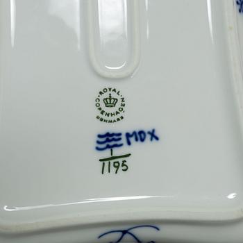 Royal Copenhagen, a set of five porcelain service pieces, 'Musselmalet' / 'Blue Fluted, Denmark.