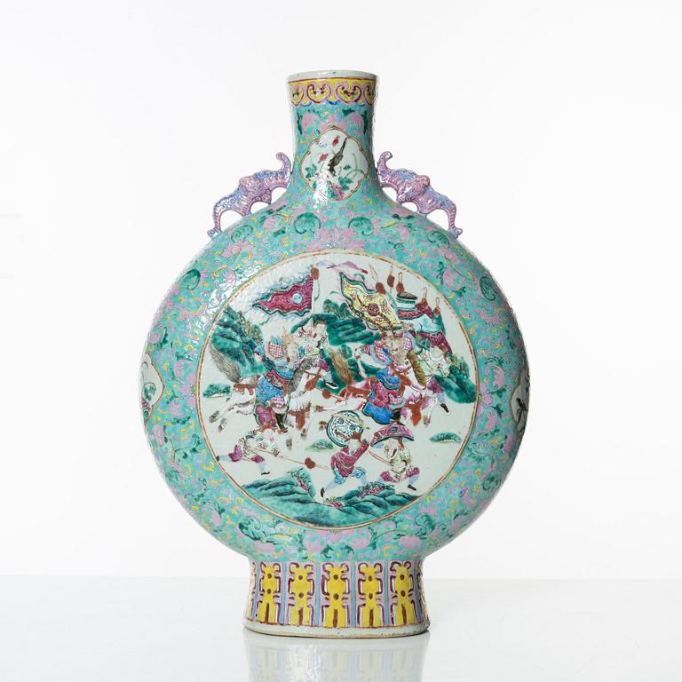 Praktvas, porslin. Qingdynastin, 1800-tal.