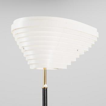 ALVAR AALTO, LATTIAVALAISIN, A 805 "Enkelinsiipi". Valmistanut Valaistustyö. Suunniteltu 1954.