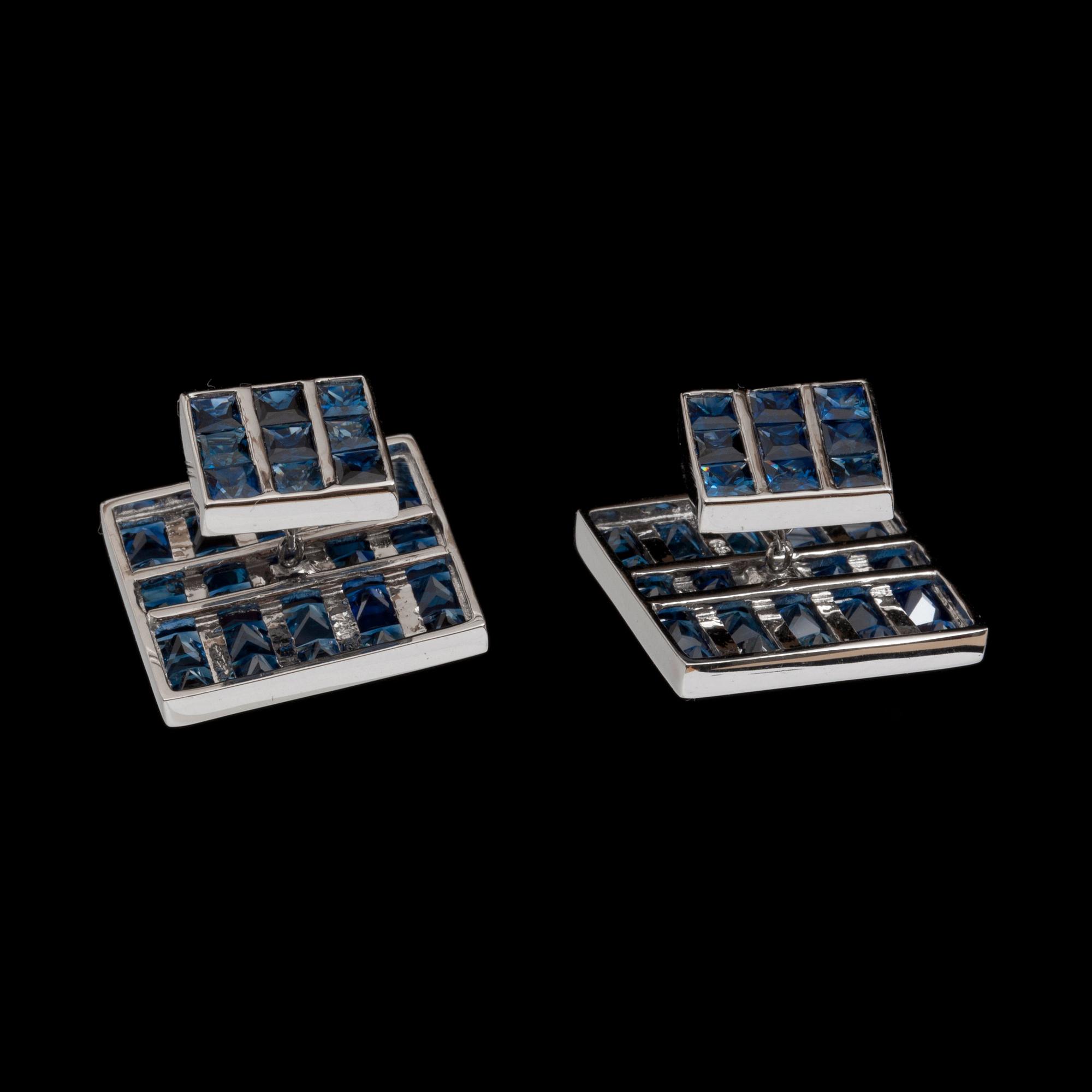 MANSCHETTKNAPPAR samt FRACK KNAPPAR med carréslipade safirer.