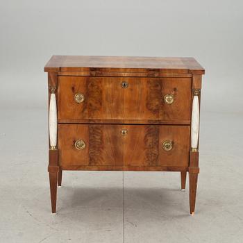 BYRÅ, empirestil. Omkring 1900.