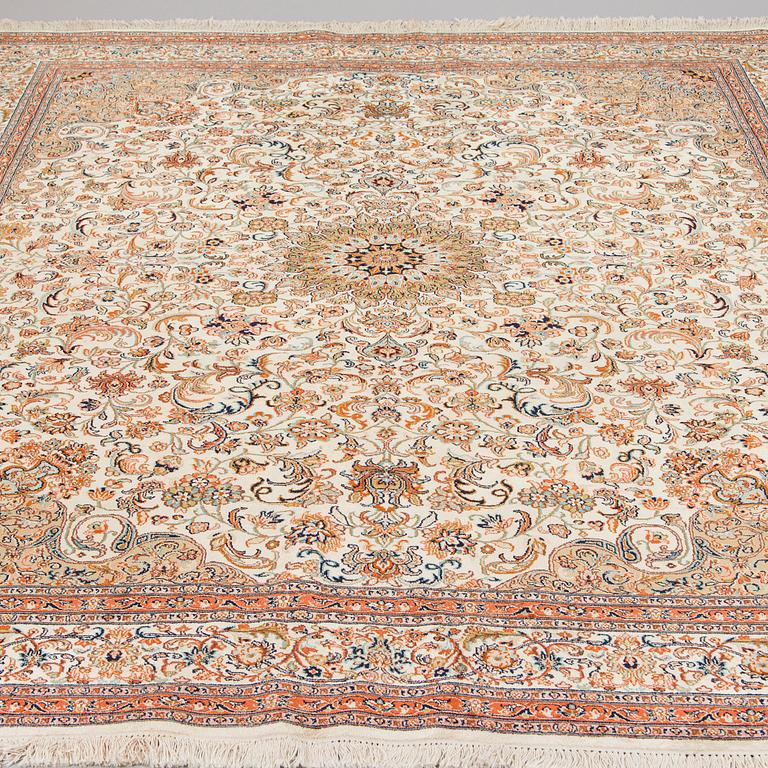Matto, Kashmir, silkkiä, ca 255 x 202 cm.,.