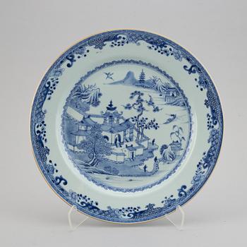 A blue and white serving dish and six odd blue and white plates, Qing dynasty, Qianlong (1736-95).