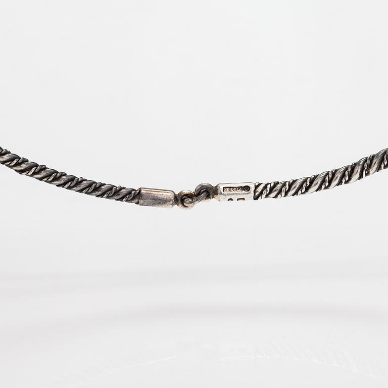 Halsband, ring och armband, silver. Helsingfors 1980-90-tal.