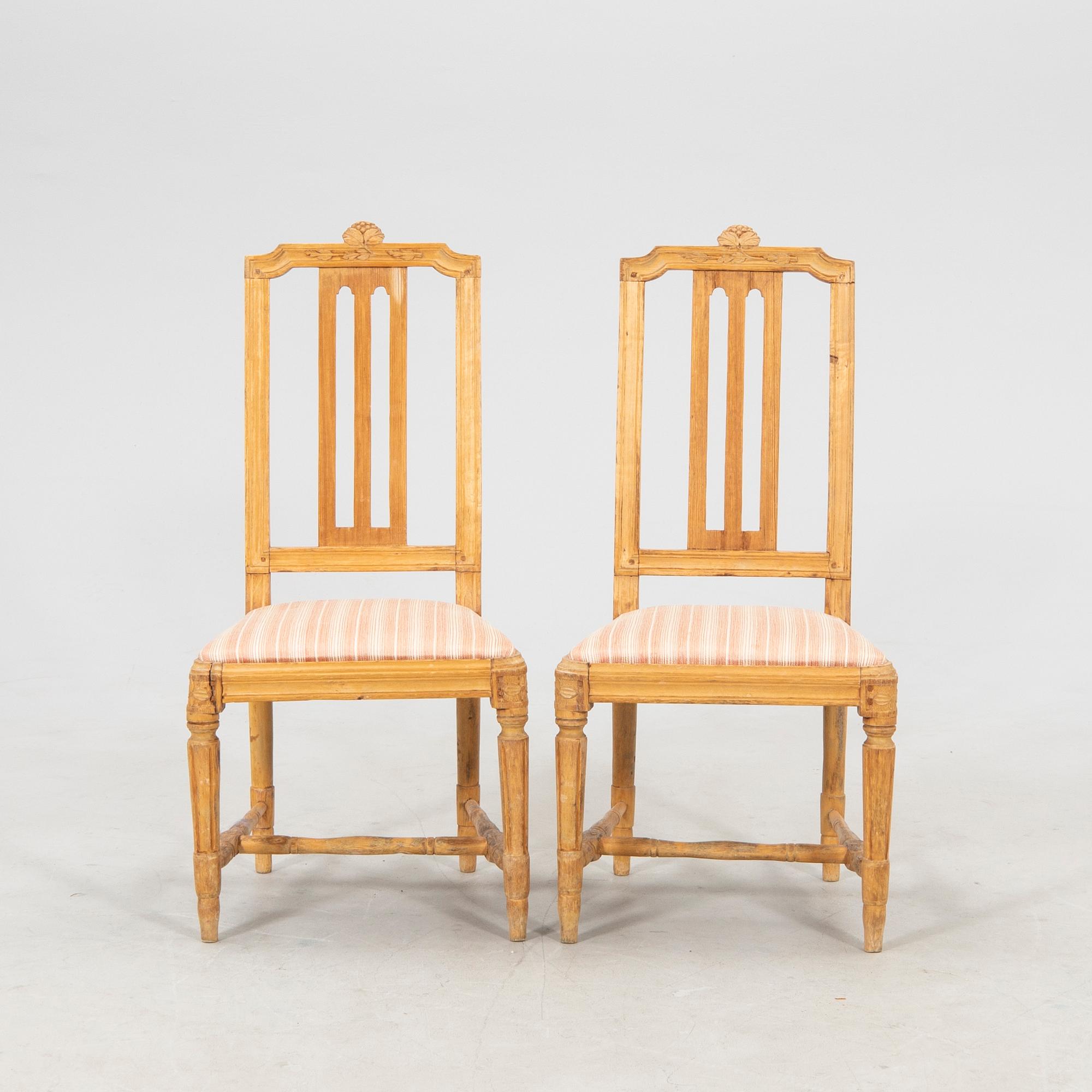 Stolar ett par sengustavianska samt bord gustaviansk stil 18/1900-tal.