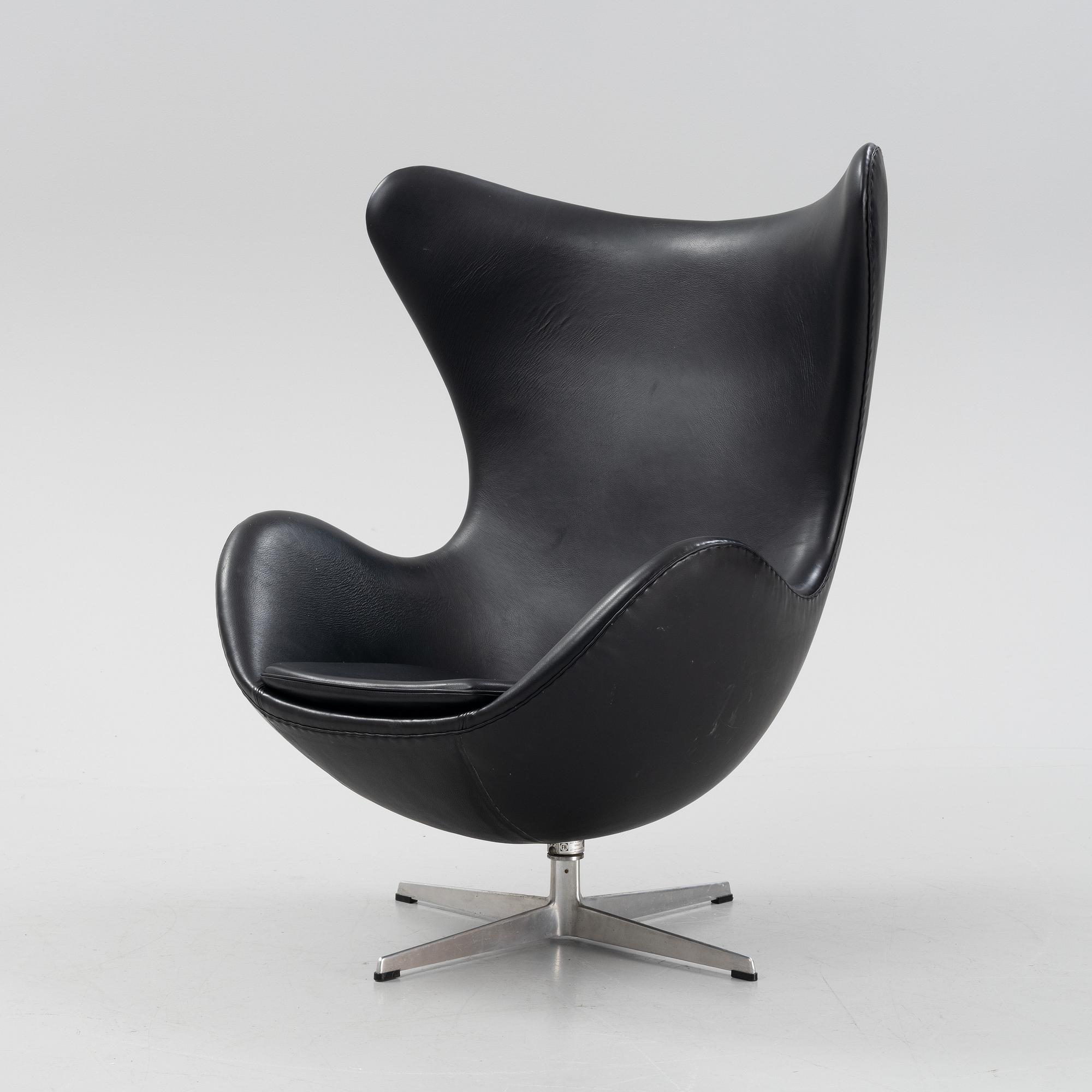 Arne Jacobsen, a black leather 'Egg' lounge chair from Fritz Hansen, Denmark.