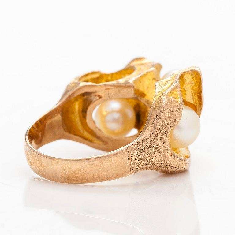 Björn Weckström, ring, "Kastehelmet", 14K guld och odlade pärlor, Lapponia 1971.