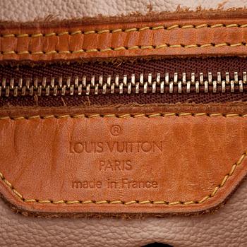 LOUIS VUITTON, a monogram canvas handbag, "Bucket".