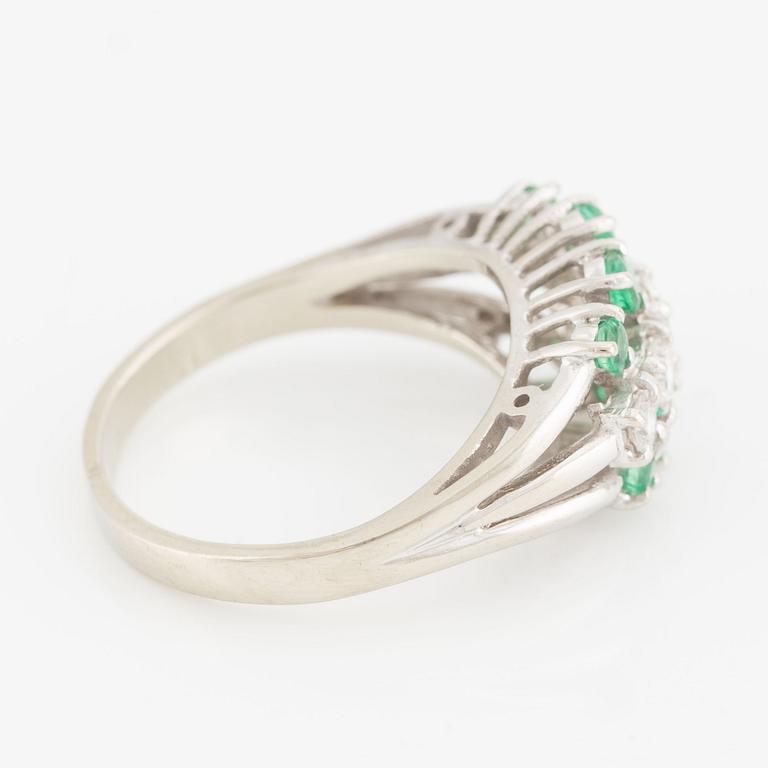 Ring, 18K white gold with emeralds and brilliant-cut diamonds.