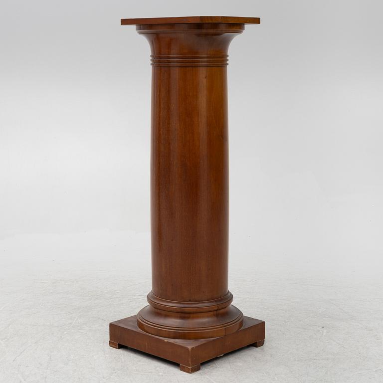 Pedestal, column-shaped, first half of the 20th Century.