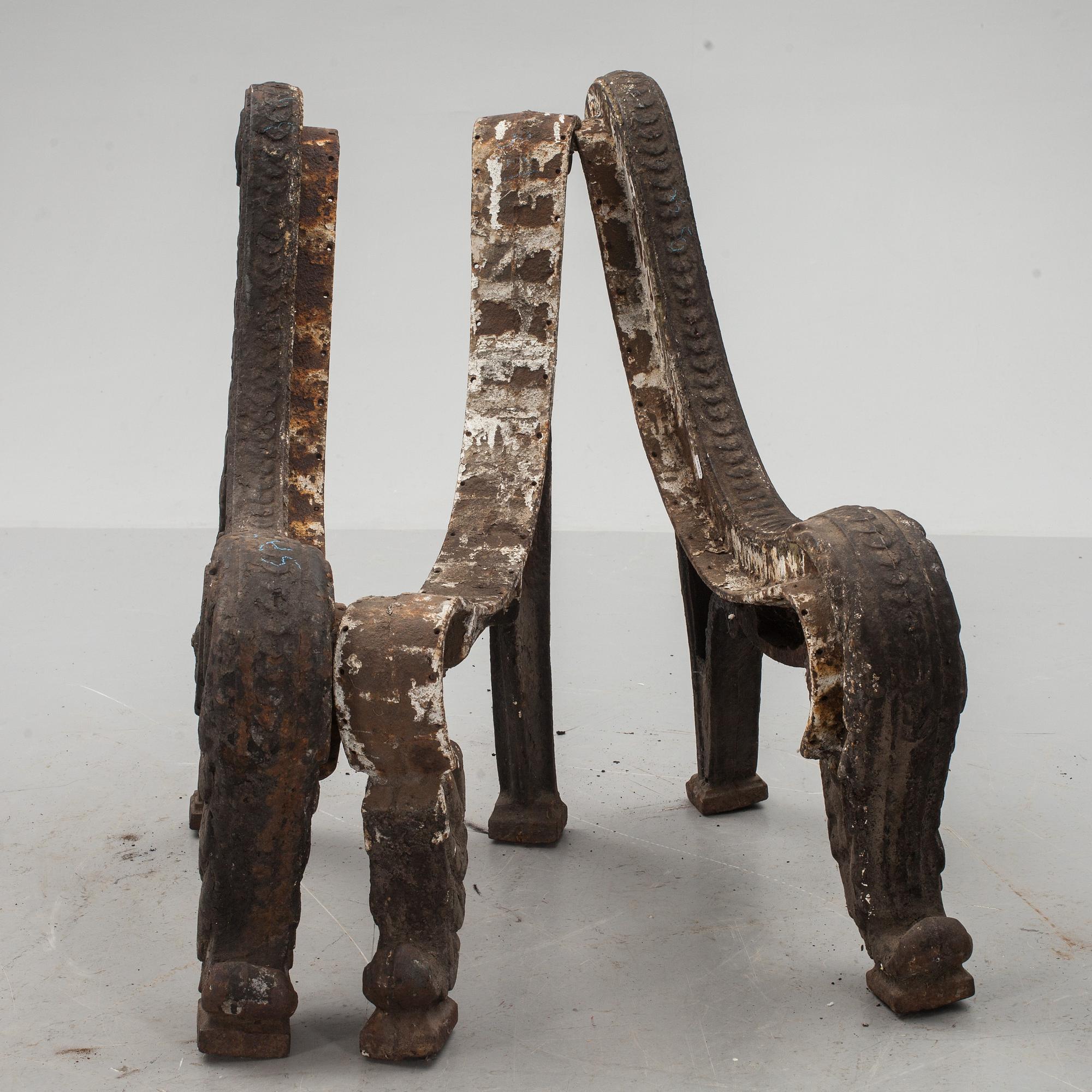 TRÄDGÅRDSSOFFA, 2 gavlar + mittsektion, troligen Ryssland, 18/1900-tal.