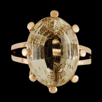 RING, 18k guld med ljusgul citrin. Vikt 5,2g.
