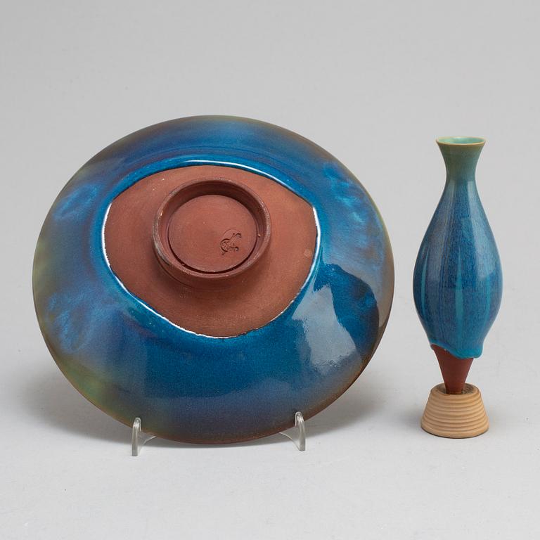 WILHELM KÅGE, a Farsta stoneware dish and a "Spirea" vase, Gustavsberg studio, Sweden 1950's.