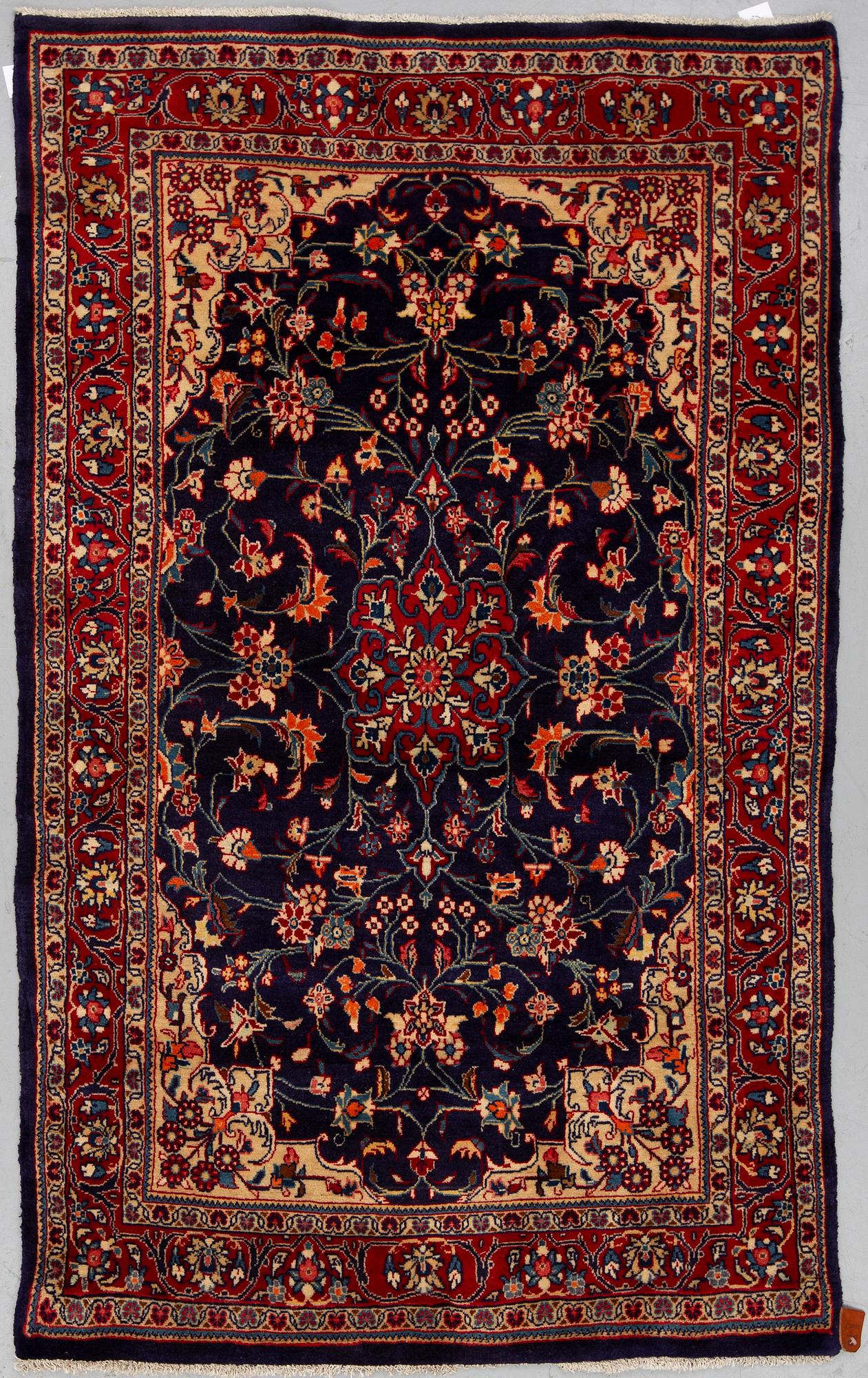A RUG, Sarouk, ca 208 x 129 cm.
