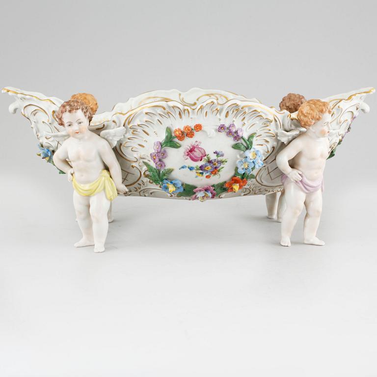 A bowl from Sächsische Porzellan Manufaktur in Dresden, first half of the 20th century.