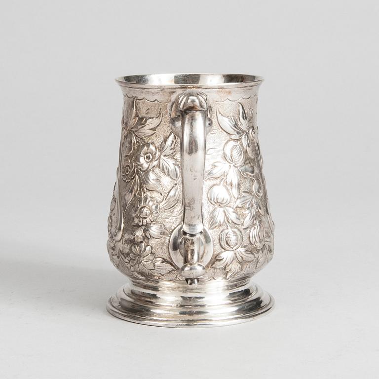 STOP, silver Fuller White, London 1748. Vikt 354 g.
