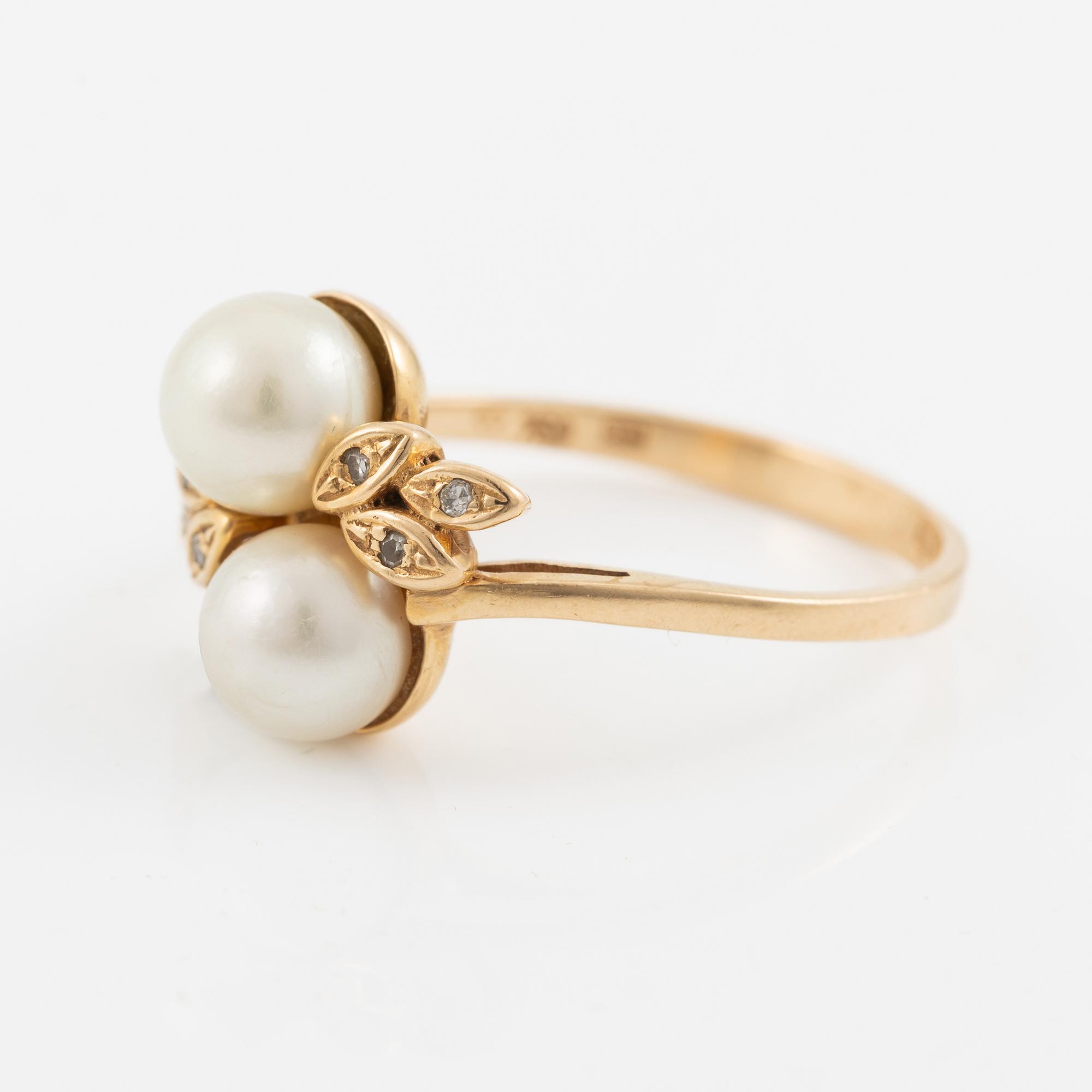 Ring, 18K guld med pärlor samt små åttkantslipade diamanter.