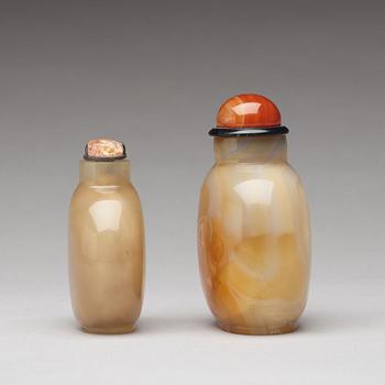 Two Chinese agathe snuff bottles.