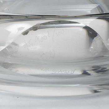 Göran Wärff, A vase / sculpture in clear glass. Signed.