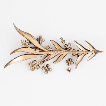 A brooch in 14K gold and silver with old-cut diamonds, 19th century.