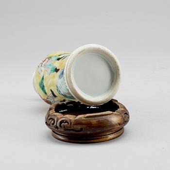 URNA, porslin, Kina 1800/1900-tal.