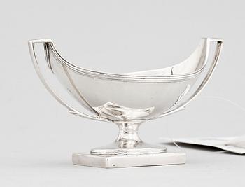 SKÅL MED HANDTAG, silver, London 1789. Vikt ca 112 g.