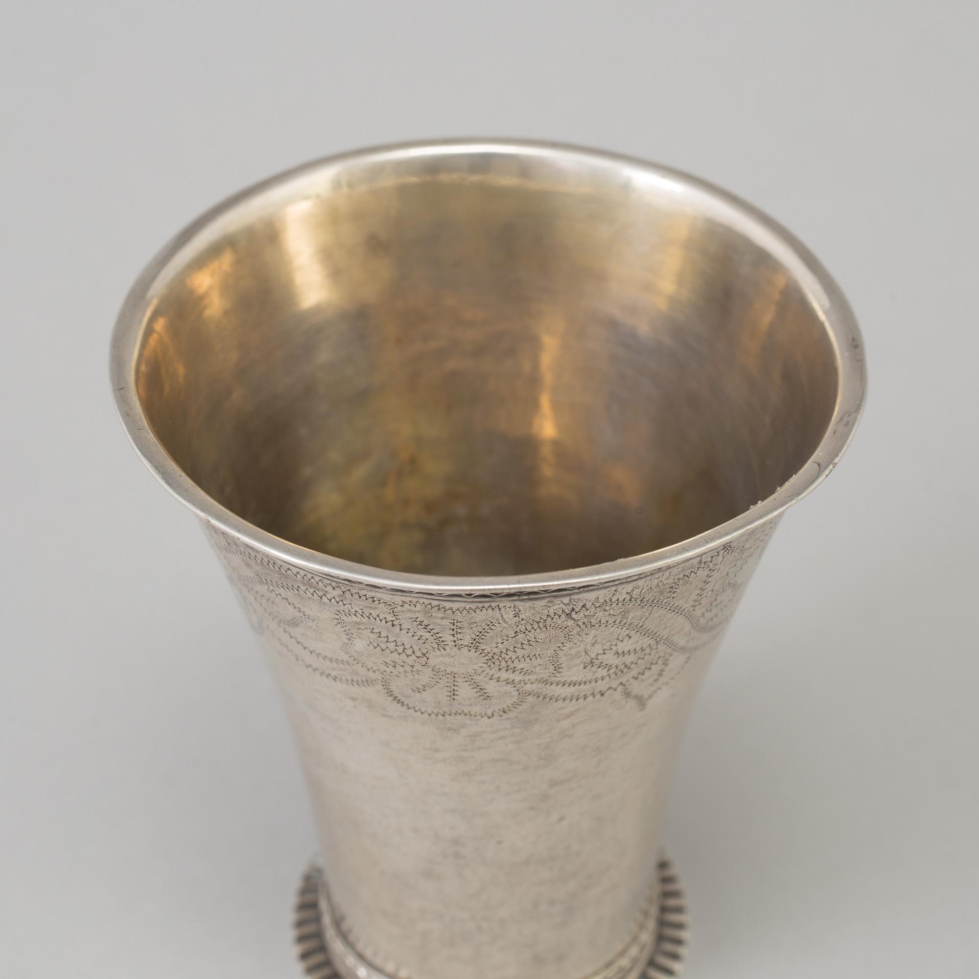 BÄGARE, silver, Erik Ahlin, Enköping 1763. Vikt ca 65 gram.